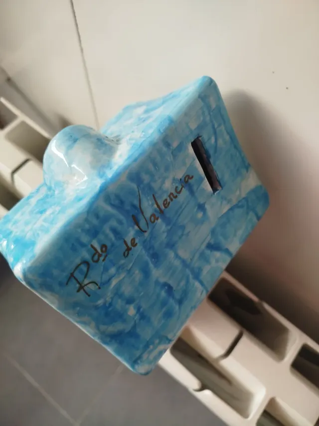 Hucha in ceramica casa blu e bianca