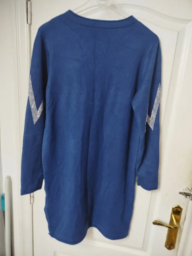 Jersey azul rey suave con diseño brillante