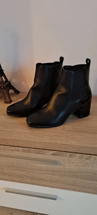 Botines negros tacón  efecto piel serpiente