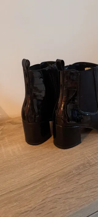 Botines negros tacón  efecto piel serpiente