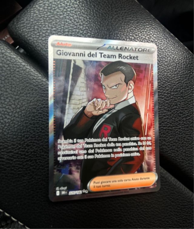 Giovanni del Team Rocket Allenatore Carta Pokémon
