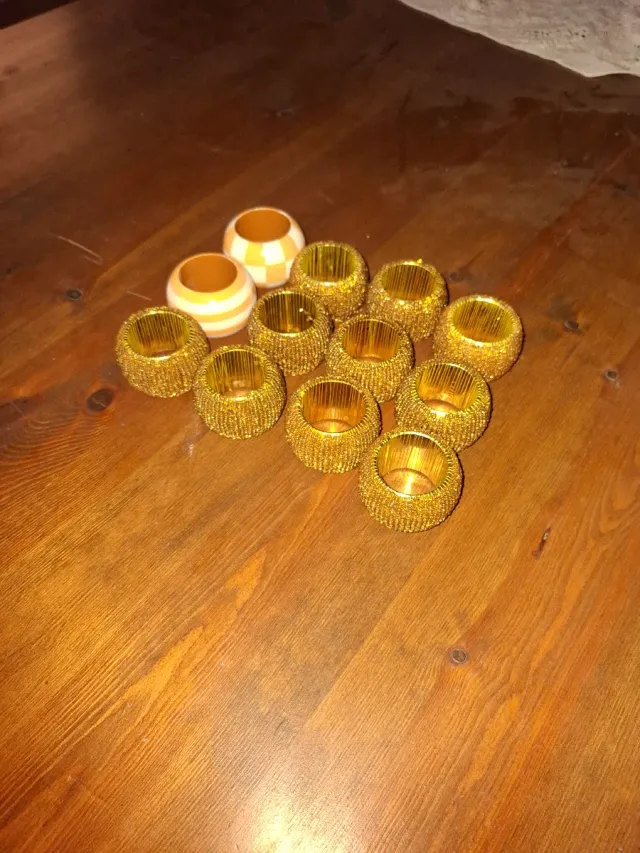 10 Servilleteros Dorados y 2 Naranja