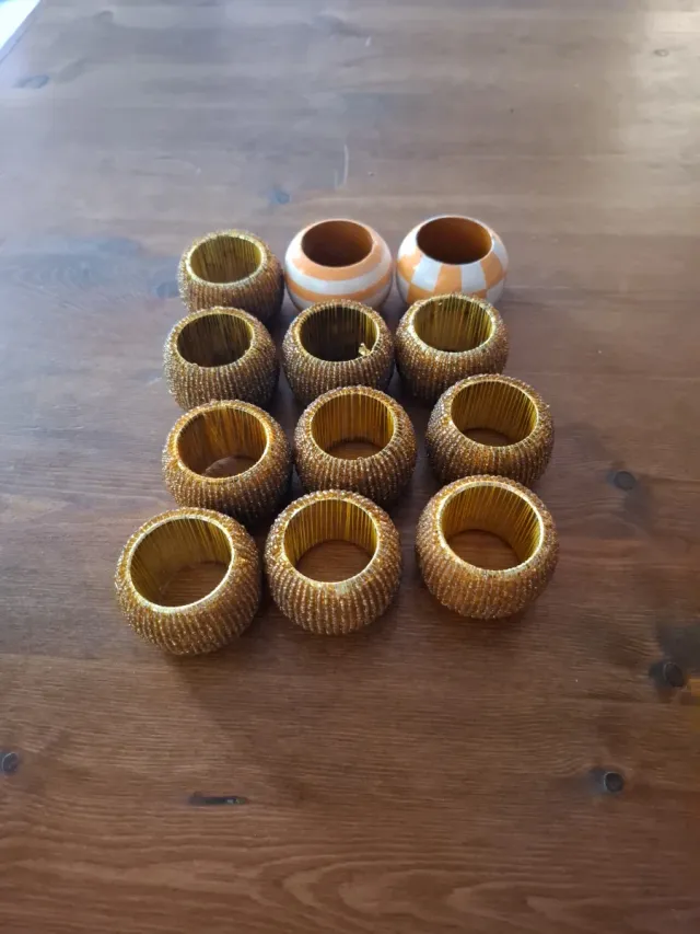 10 Servilleteros Dorados y 2 Naranja