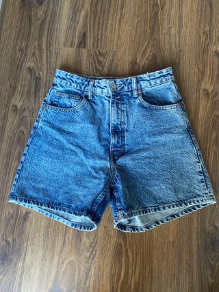 Pantalón vaquero Zara azul. Talla 38 justita.