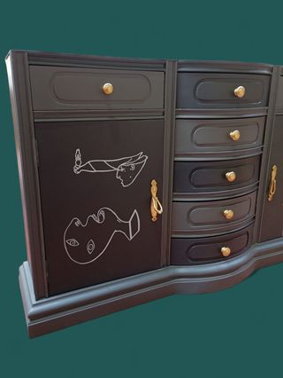 Aparador restaurado madera marrón y dorado