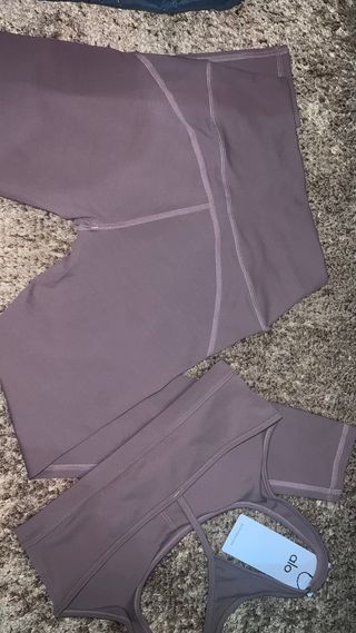 Conjunto Alo Leggings e Top