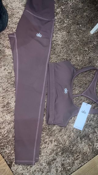 Conjunto Alo Leggings e Top