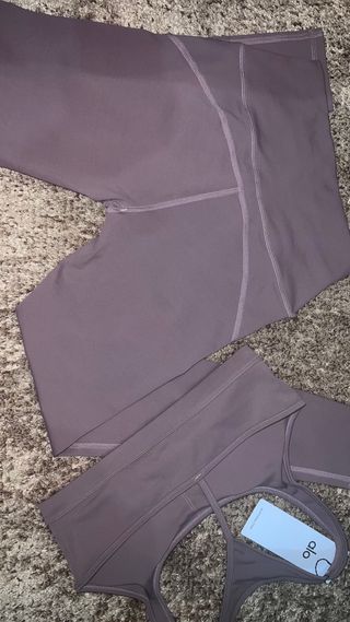 Conjunto Alo Leggings e Top