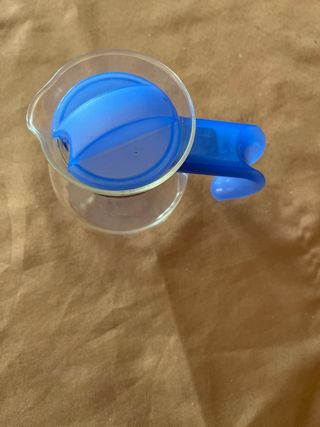 Mini cafetera de cristal con tapa azul