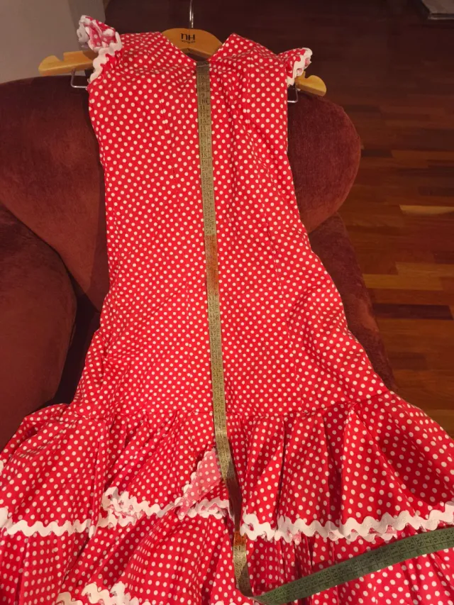 Traje de flamenca rojo con lunares blancos