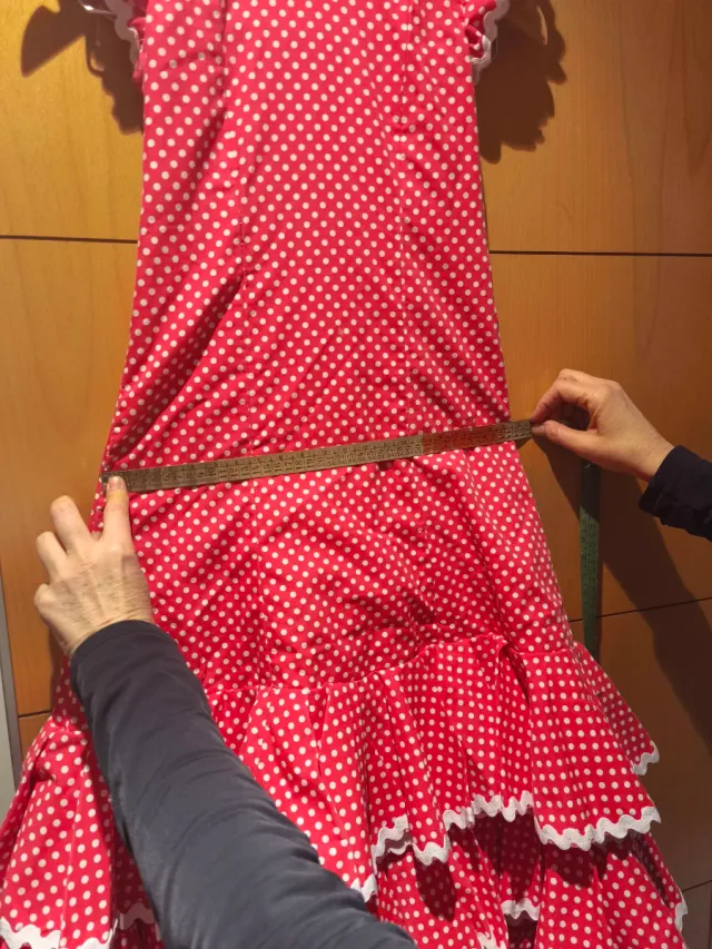 Traje de flamenca rojo con lunares blancos
