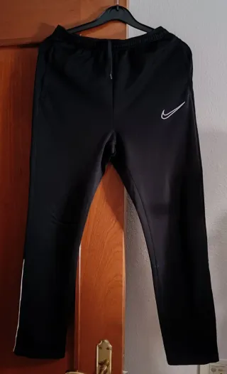Chándal Nike Academy Talla XL Chico. 158-170 cm