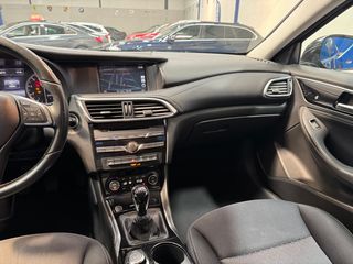 Infiniti Q30 1.6