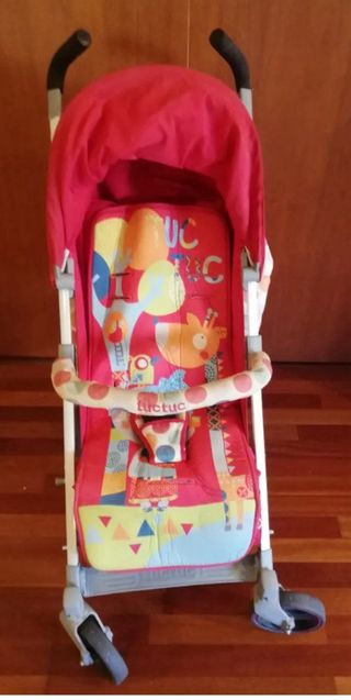 Carro Tuc Tuc rojo con colchoneta y mochila.