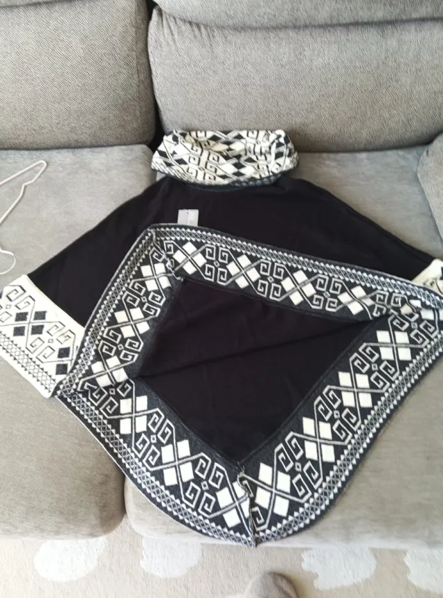 Poncho Talla Única Negro y Blanco La marca no sé