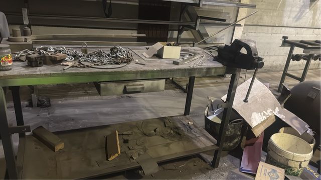 Banco de trabajo con tornillo y dobladora