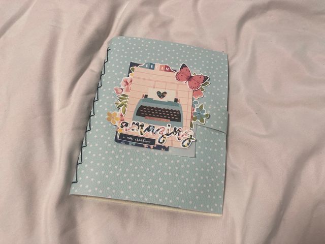 Álbum de fotos cosido con mariposa