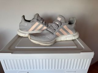 Adidas Swift Run Gris y Rosa
