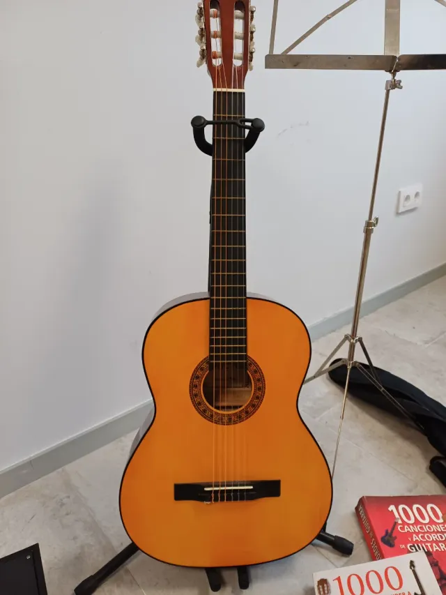 Guitarra Clásica Completa con Accesorios