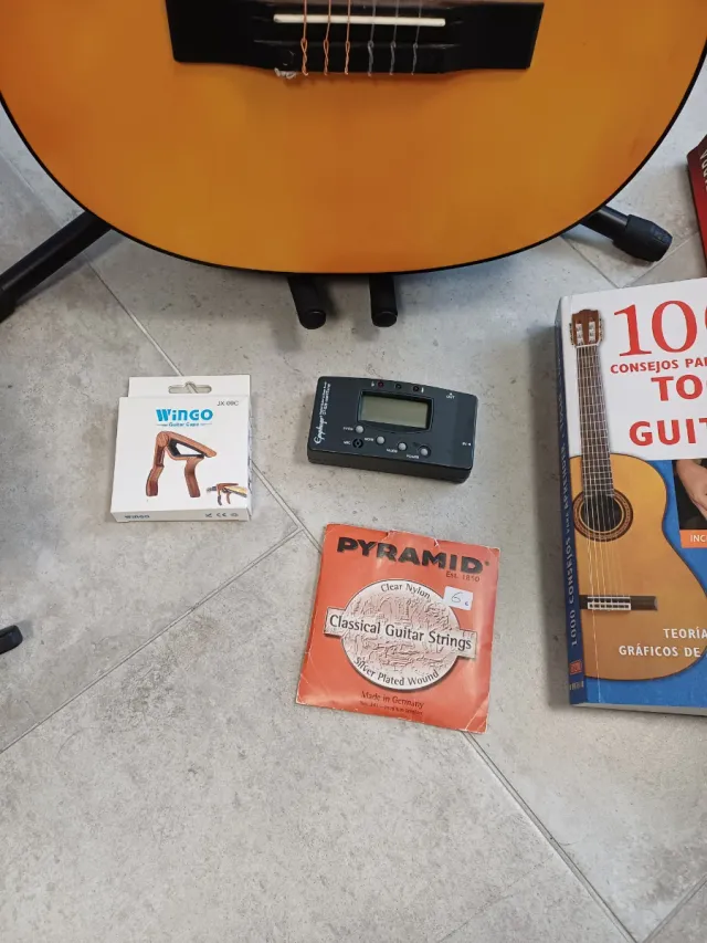 Guitarra Clásica Completa con Accesorios