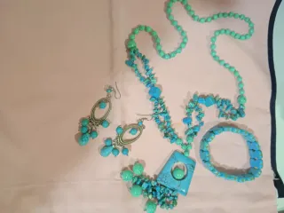 Conjunto collar, pendientes y pulsera turquesa