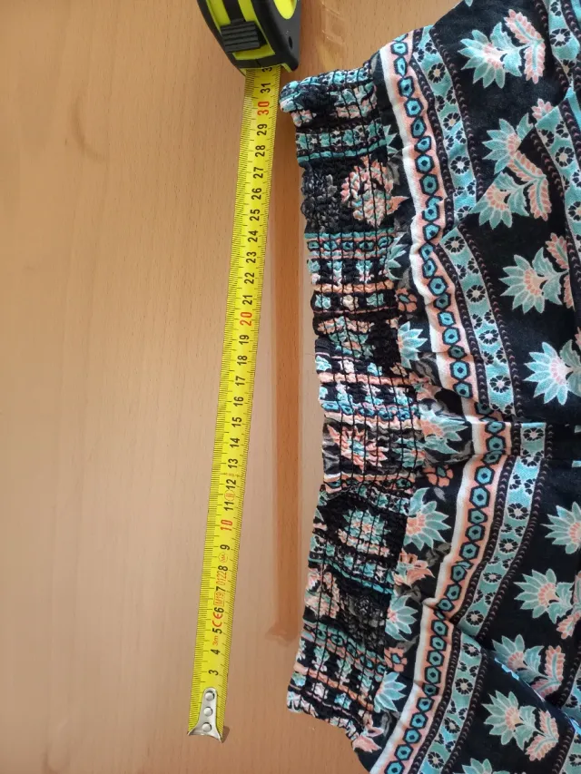 - Pantalón corto étnico estampado.