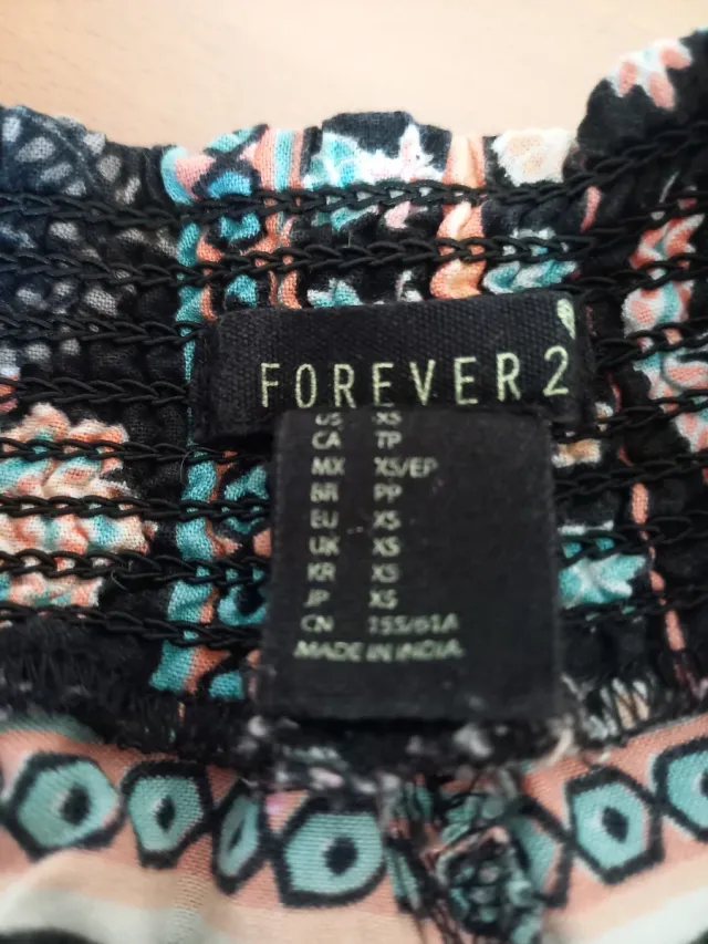 - Pantalón corto étnico estampado.