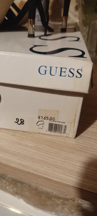 Sandali Guess neri con dettagli oro