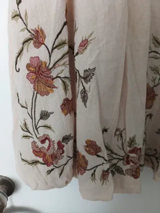 Vestido ZARA beige bordado