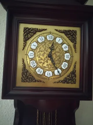 Reloj de péndulo vintage madera oscura