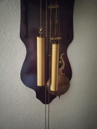 Reloj de péndulo vintage madera oscura