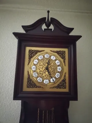 Reloj de péndulo vintage madera oscura