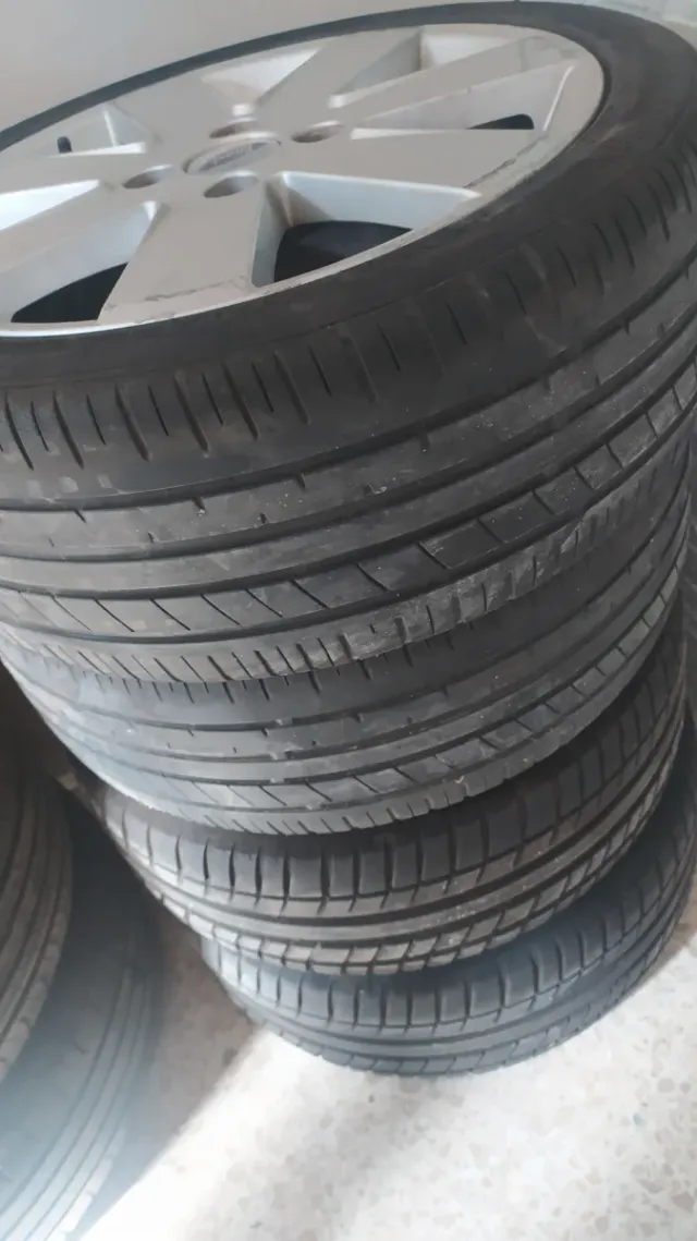 Llantas 16 pulgadas Ford Neumáticos al 80%