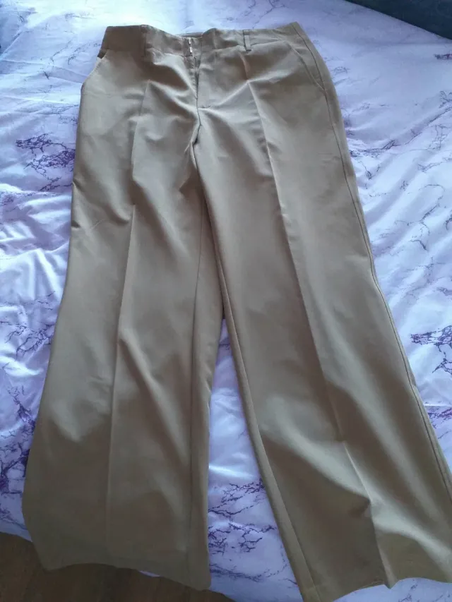 Pantalón recto Stradivarius Camel Talla 42