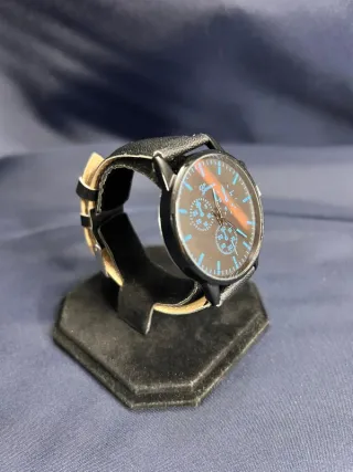 Orologio al quarzo con cinturino in similpelle