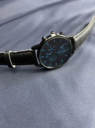 Orologio al quarzo con cinturino in similpelle