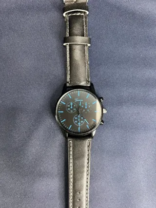 Orologio al quarzo con cinturino in similpelle