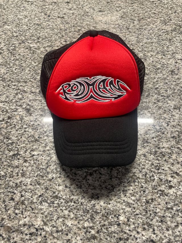 Gorra Bershka x Dennis Rodman Roja y Negra