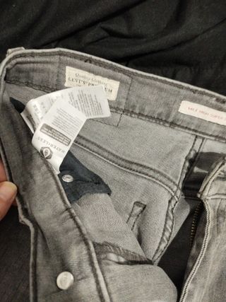 Levis Mile High Súper Skinny Gris