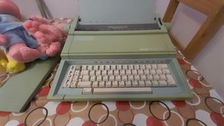 Máquina de escribir Olivetti DE LUXE - II