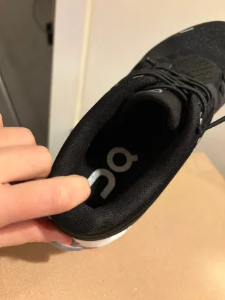 Zapatillas ON Cloud Running Negras Blancas