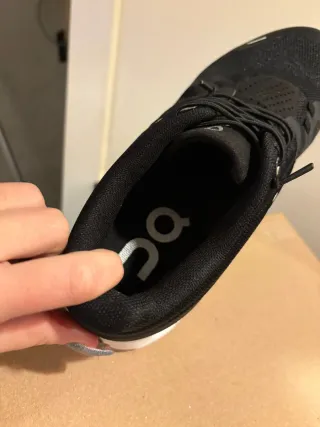 Zapatillas ON Cloud Running Negras Blancas