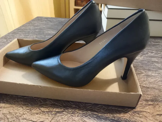 Zapatos de salón Di Palazzo piel azul marino.