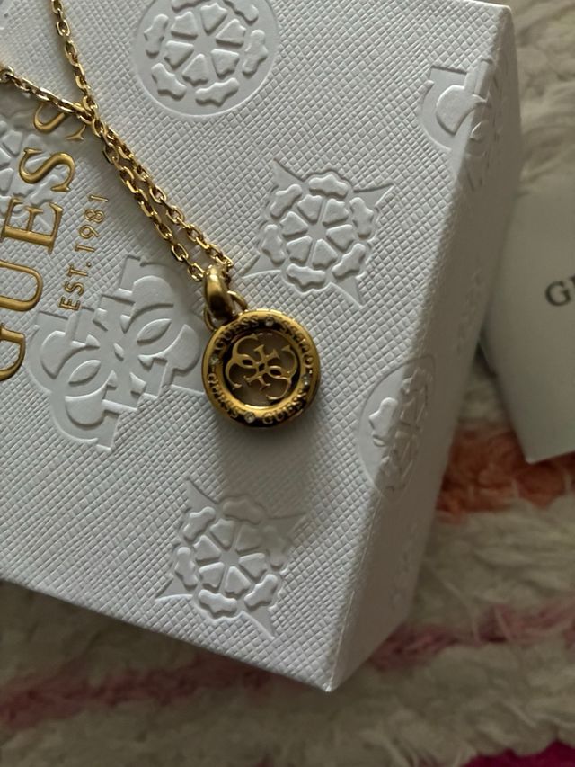 Colgante Guess Dorado Mujer