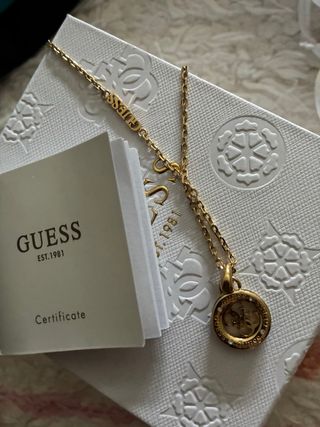 Colgante Guess Dorado Mujer