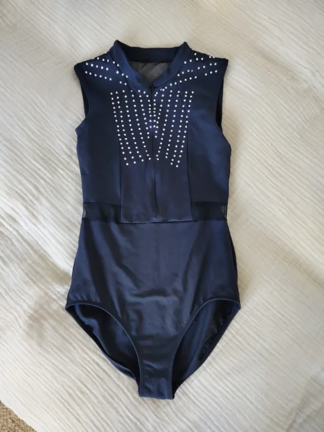 Body de baile negro con pedrería.