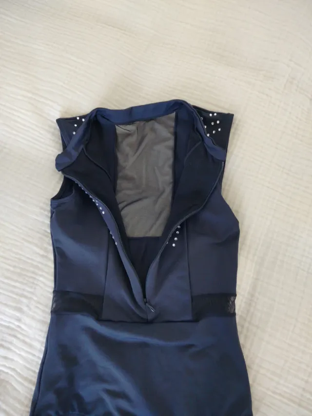 Body de baile negro con pedrería.