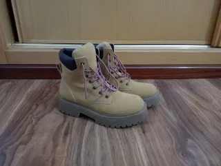 Botas militares Bershka color mostaza