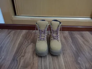 Botas militares Bershka color mostaza