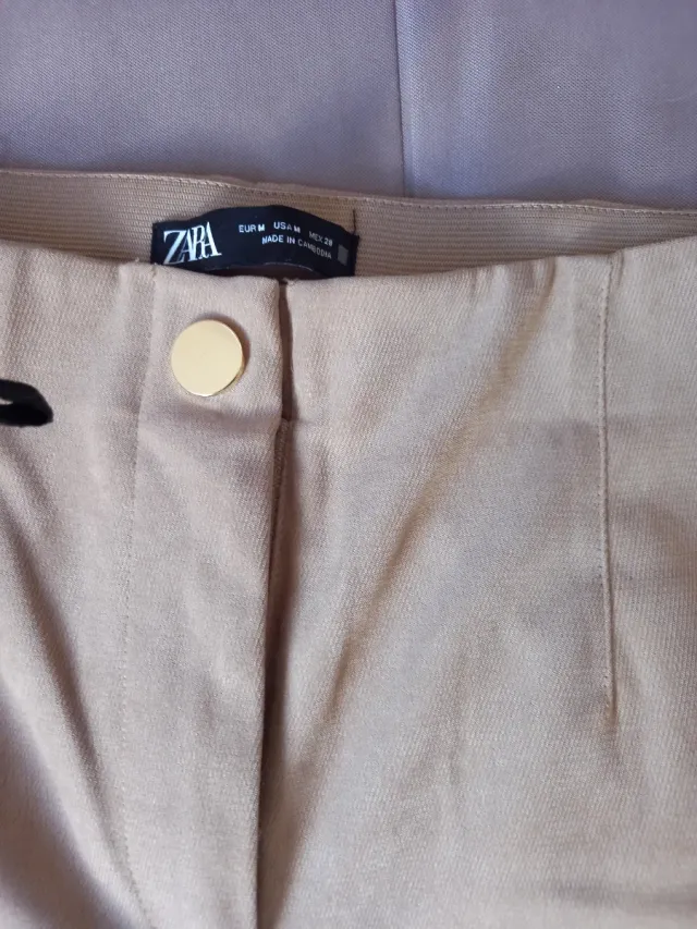 Pantalón Zara beige